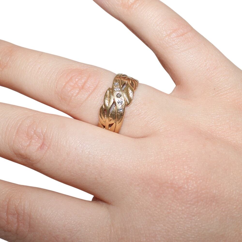 Vintage 14k Solid Gold Ring with 5 Diamonds 4.3 Grams Size 8.5